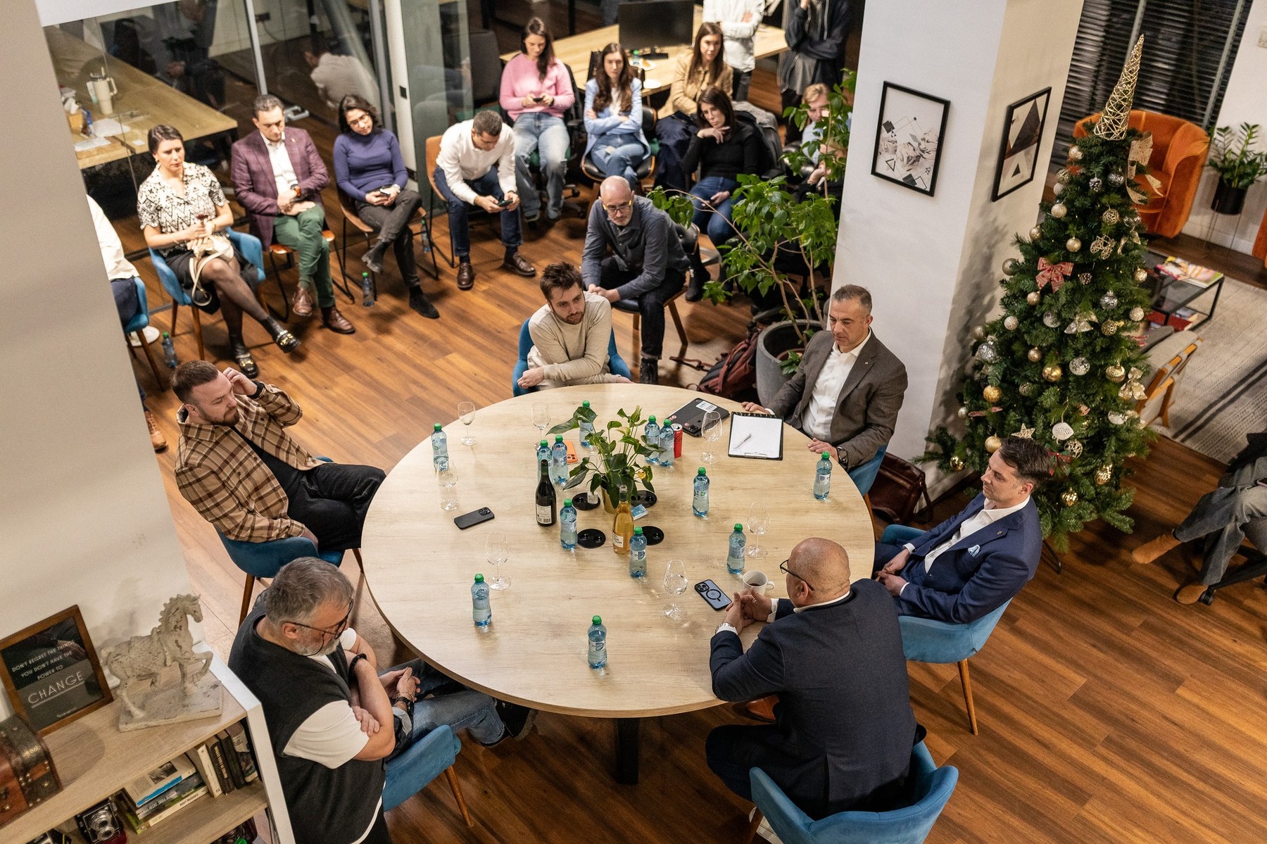 Intimate Roundtable Conversations - masă rotundă