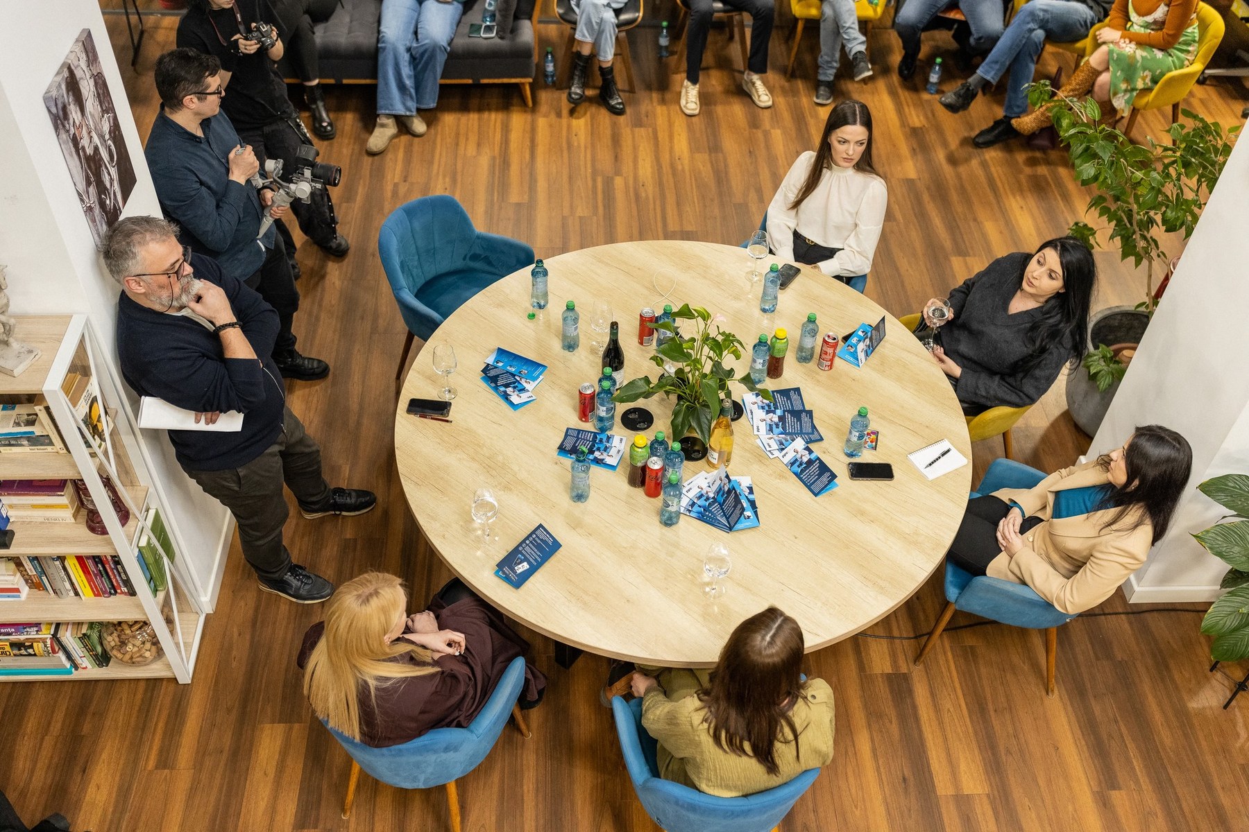 Participanți la Intimate Roundtable Conversations